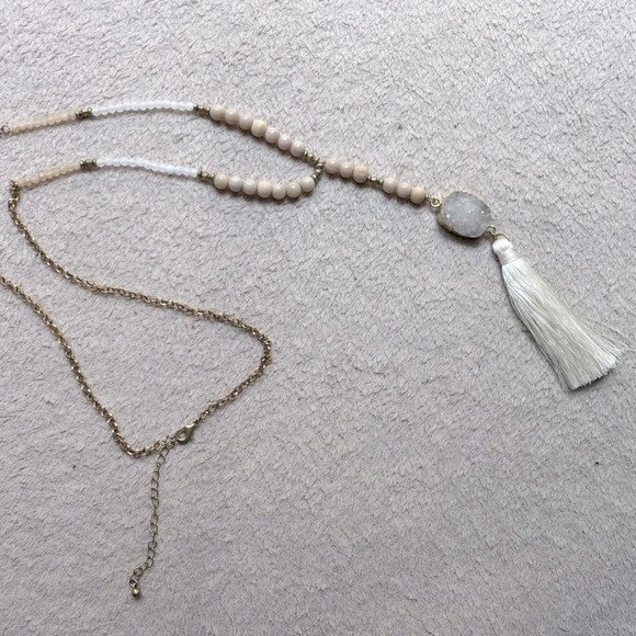 Agate Tassel Beaded Necklace Gold-Tone-Cream-Tan-White 22” Adjustable Chain NEW - Picture 2 of 9
